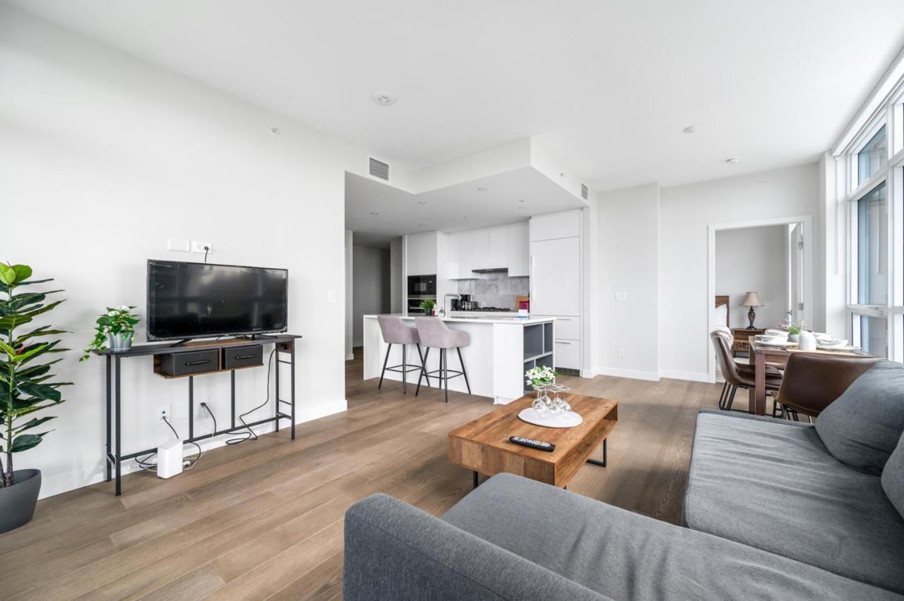 Urban Oasis: Stylish Apartment Retreat At Ubc Ванкувер Екстер'єр фото