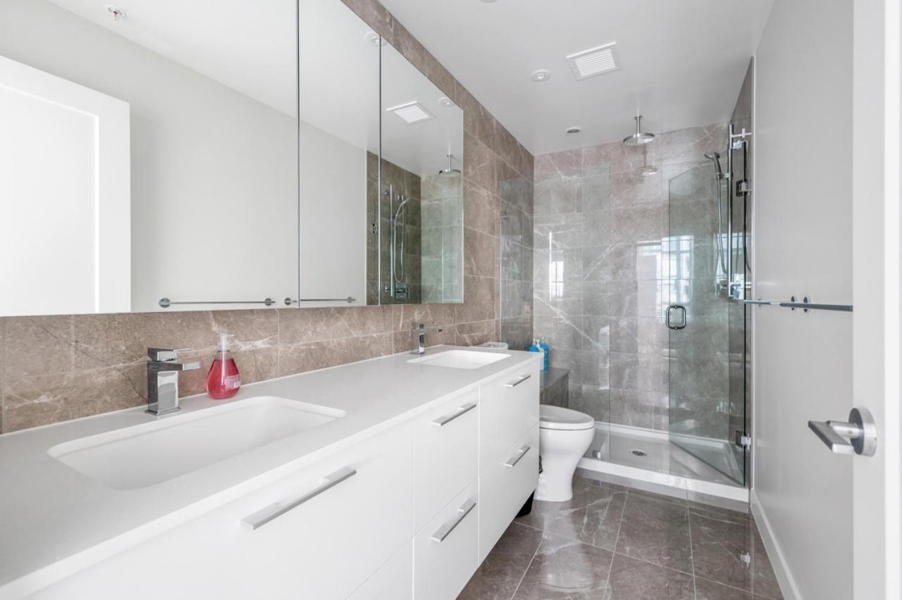 Urban Oasis: Stylish Apartment Retreat At Ubc Ванкувер Екстер'єр фото