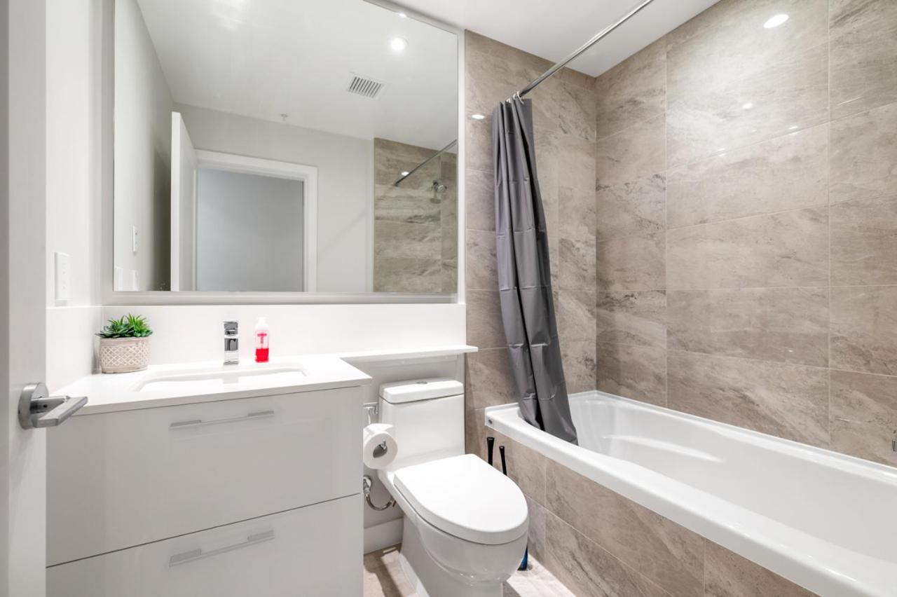 Urban Oasis: Stylish Apartment Retreat At Ubc Ванкувер Екстер'єр фото